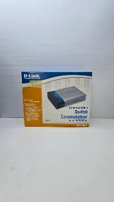 Switch D-Link DSS-5  5 ports 10/100 dans sa boîte 30$