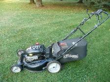 Tondeuse Craftsman autotractée 7.25HP avec démarreur électrique