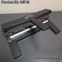 Swingline 2 - 4 Hole Heavy Duty Punch, Adjustable Centers - Photo 3