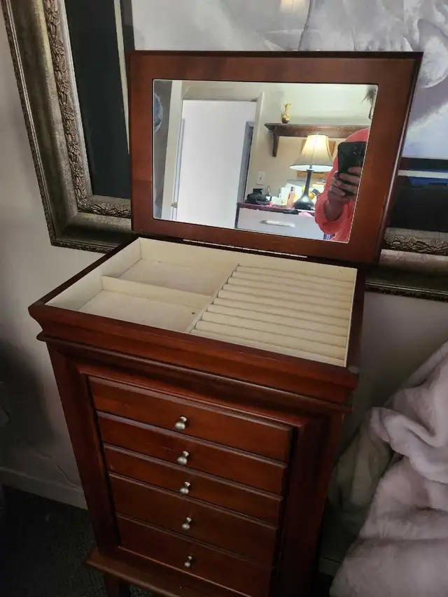 ANTIQUE JEWELRY CABINET BOWMANVILLE