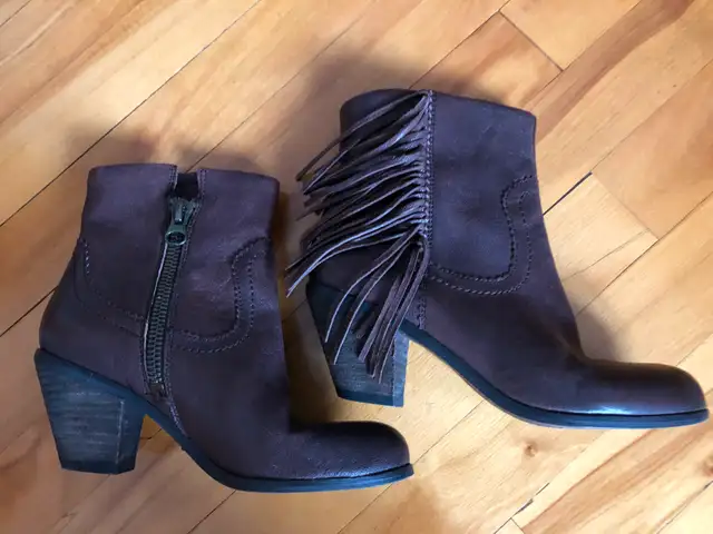 BOTTILLONS EN CUIR POUR FEMMES