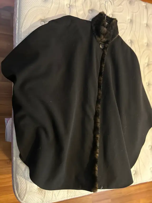 ONE LIKE NEW YET LADIES FUR TRIMED CAPEAS PICTUREDASKING 20.00