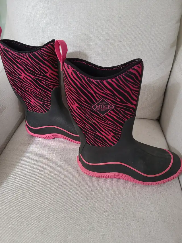 Youth girl Witer Waterproof Muck boot Size 6