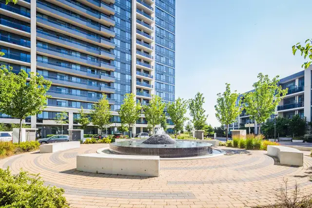 Bright and spacious 1-bedroom condo in Thornhill
