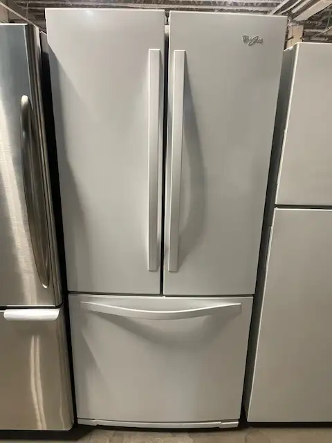 Réfrigérateur blanc glacé portes Françaises Whirlpool