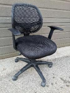 Mid-Back Mesh Computer Chair - Photo 2