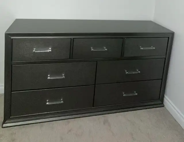 ~Beautiful Grey Dresser with 7 drawers- Great Condition~