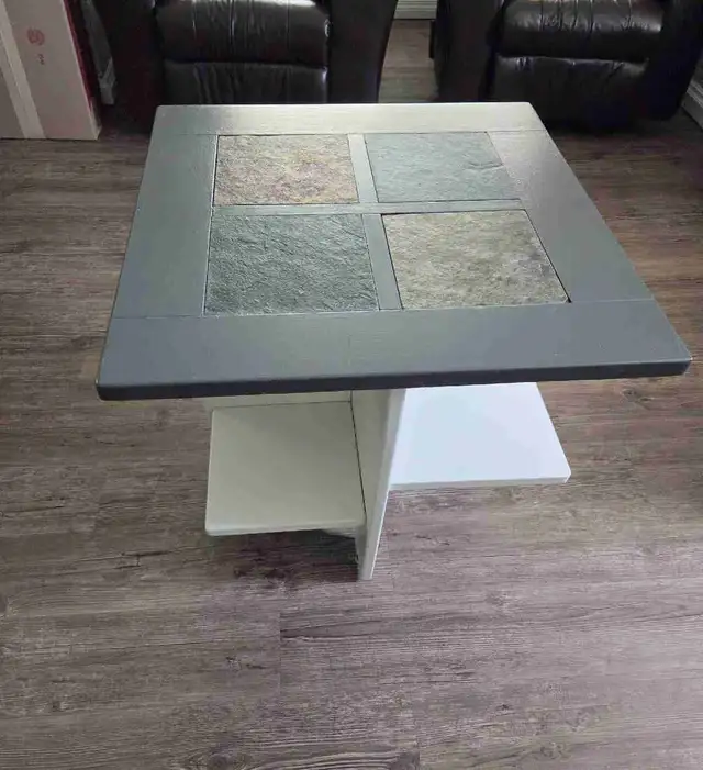 2 End Tables $30.00
