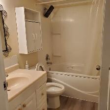 3-Bedroom Apartment in Oliver Square - Photo 4