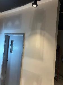 Painter and taper - Photo 3