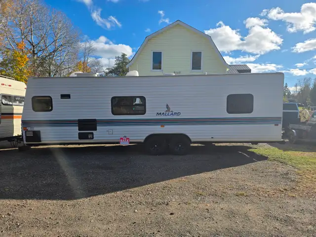 1995 Fleetwood Mallard 30 Foot Travel Trailer
