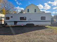 1995 Fleetwood Mallard 30 Foot Travel Trailer