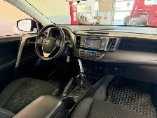 2015 Toyota RAV 4 XLE / Local / Strong Service - Photo 9
