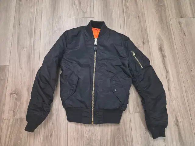 Alpha Industries MA-1 BOMBER JACKET (XS)