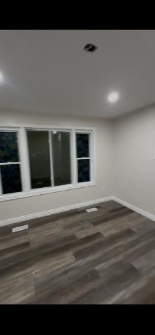 Two bedroom apartment for rent with beautiful backyard/Parking
