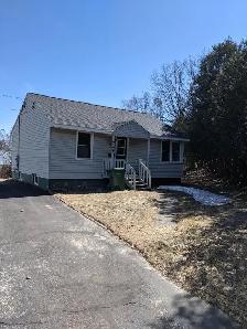 4-bedroom house, minutes from UNB and STU
