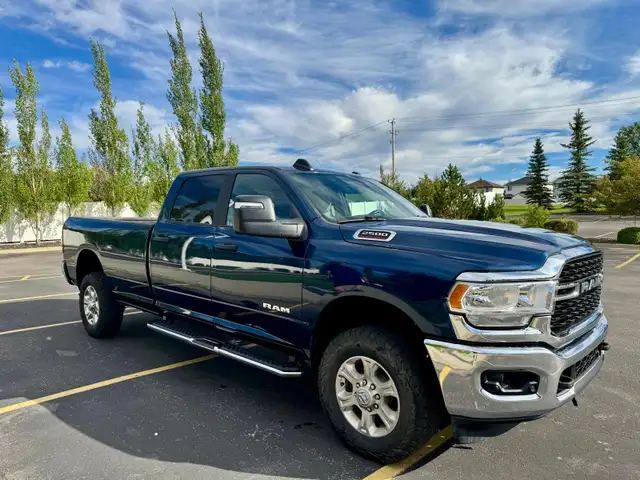 2023 Ram 2500 Bighorn Crew Cab 4x4 (8 Foot Box) - Only 19,400 km