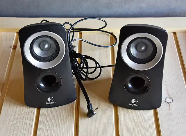 Logitech Computer Speakers (  Remote, Sub not working)