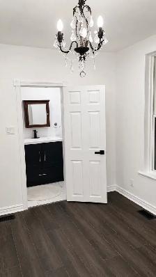 lovely two bedroom one bath apartment for rent in Aurora - Photo 9