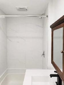 lovely two bedroom one bath apartment for rent in Aurora - Photo 10