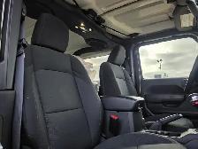 2023 Jeep Wrangler Willys - Photo 19