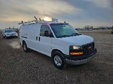 2018 GMC Savana - Photo 2