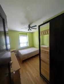Room (Furnished) Short or Long Stay @ St. Clair W & Oakwood $780 - Photo 4