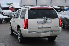 2009 Cadillac Escalade AWD 4DR - Photo 5
