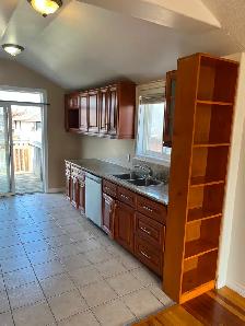 Well-Designed 3-BR 2nd-Floor Unit with Patio near RVH & College - Photo 3