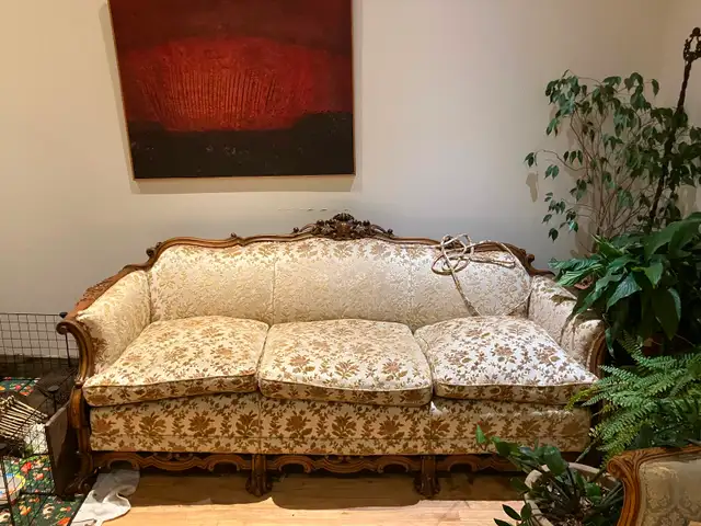 Beau canapé antique 3 places 0$, mais dois partir ASAP !