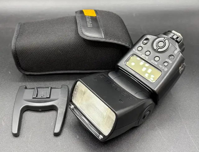 Canon Speedlite 430EX ii Camera Flash with Case & Stand/Mount