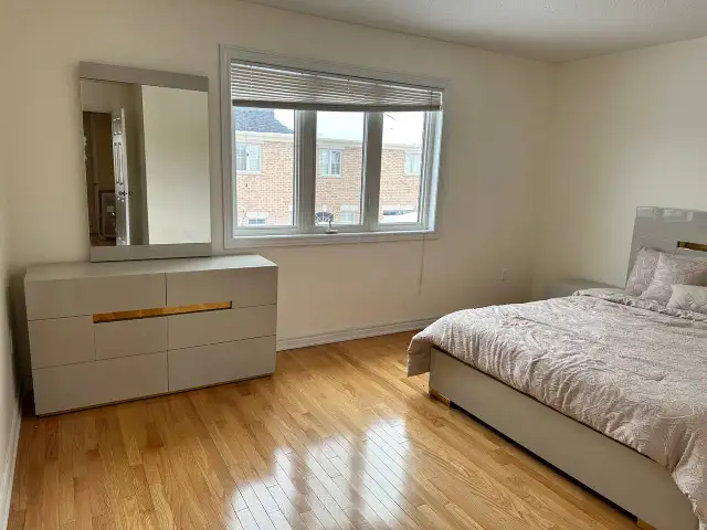 Master bedroom for rent in Richmond Hill