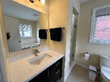 Master bedroom for rent in Richmond Hill - Photo 3
