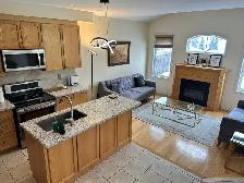 Master bedroom for rent in Richmond Hill - Photo 5