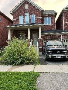 Master bedroom for rent in Richmond Hill - Photo 8