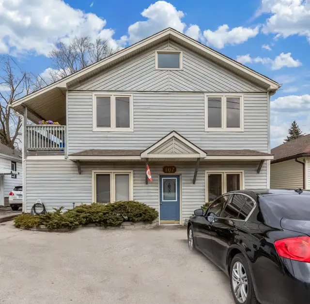 Dundas 1 bd rm   den in quiet bldg located close to Mcmaster