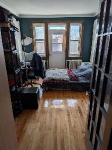 Grande chambre avec balcon à Côte-des-Neiges | Tout inclus | 500