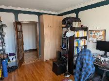Grande chambre avec balcon à Côte-des-Neiges | Tout inclus | 500 - Photo 2