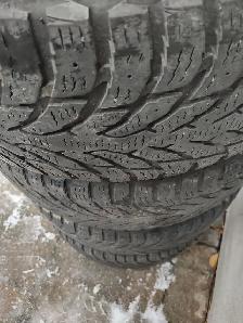 -4 pneus hiver Nokian Hakkapeliitta 235-60R18 bon état