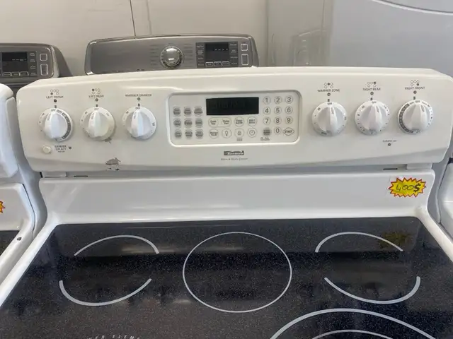 Cuisinière Kenmore blanche vitrocéramique (2e)
