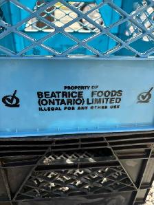 Vintage milk crates - Photo 2