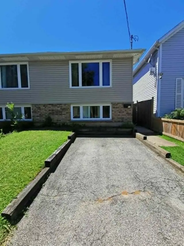 Beautiful one room in three room unit