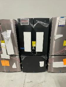 NEW 33" Counter Depth Fridge with Internal Water & Ice (Black)