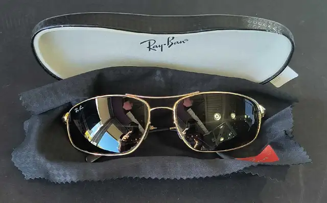 RAYBAN SUNGLASSES W/CASE