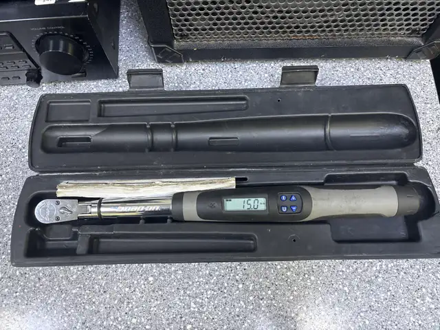 Snap On ATCH2FR100 3/8" 5-100 FT LB Torque Wrench With Case