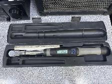 Snap On ATCH2FR100 3/8" 5-100 FT LB Torque Wrench With Case