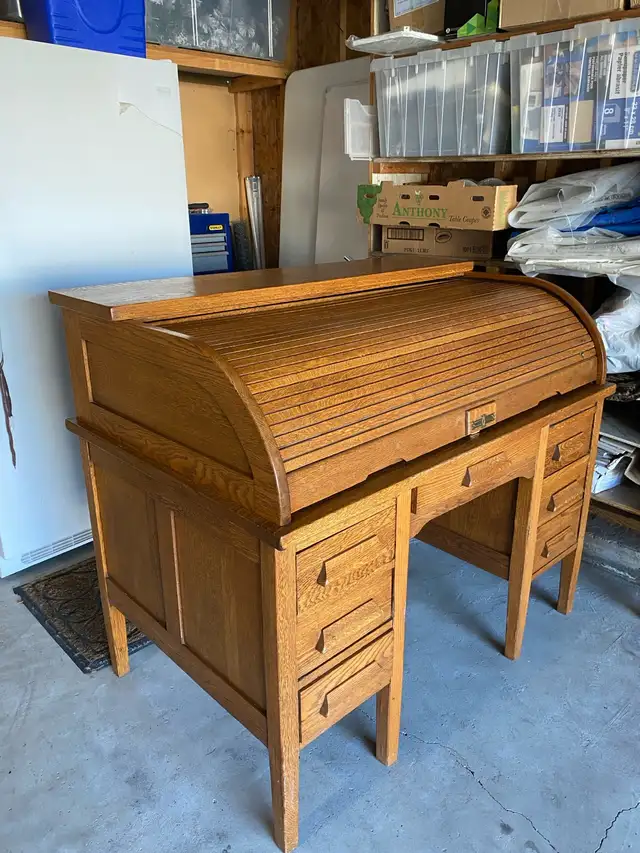 ANTIQUE OAK ROLL TOP DESK