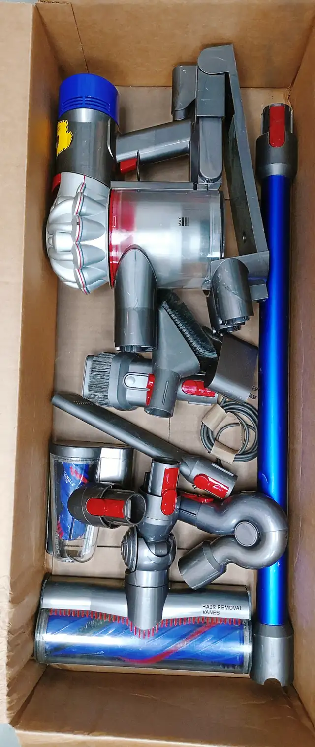 Dyson V8 Cordless Vacuum with all original attachments!