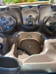 Hot tub  - beachcomber - 540. ( 5 ) man tub. newer motor and lid - Photo 2