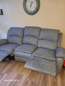 like new reclining couch - Photo 2